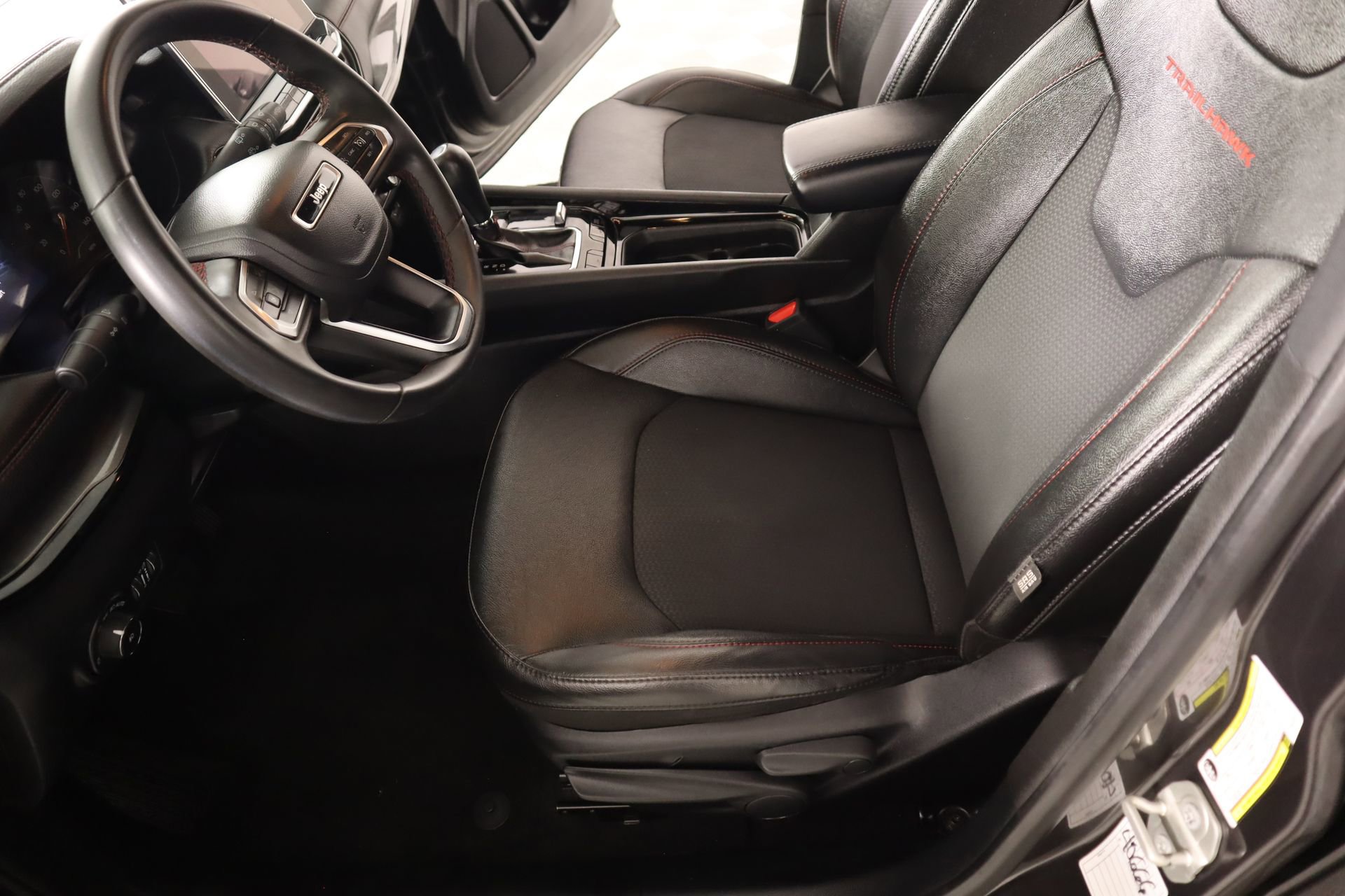 Used 2023 Jeep Compass Trailhawk image 10