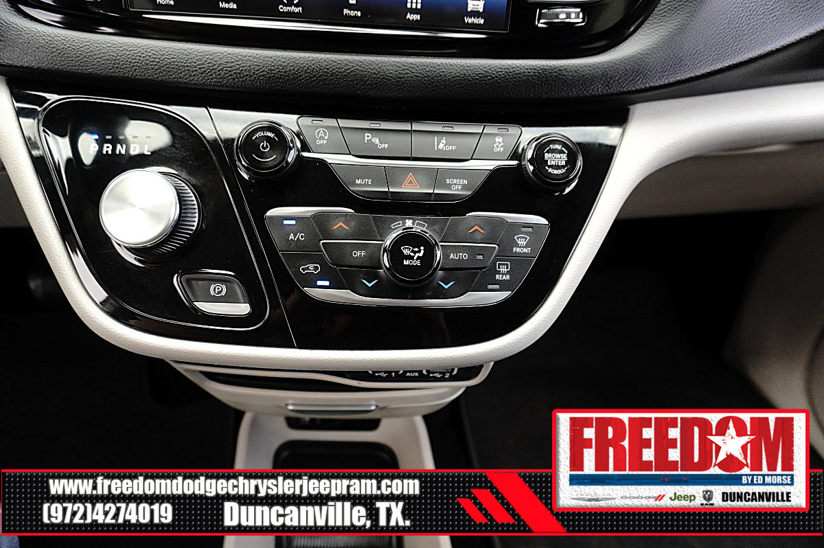 Used 2024 Chrysler Pacifica Touring-L FWD image 23