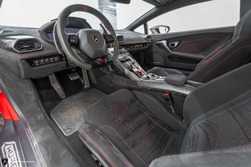 Used 2018 Lamborghini Huracan Performante AWD/4WD image 37