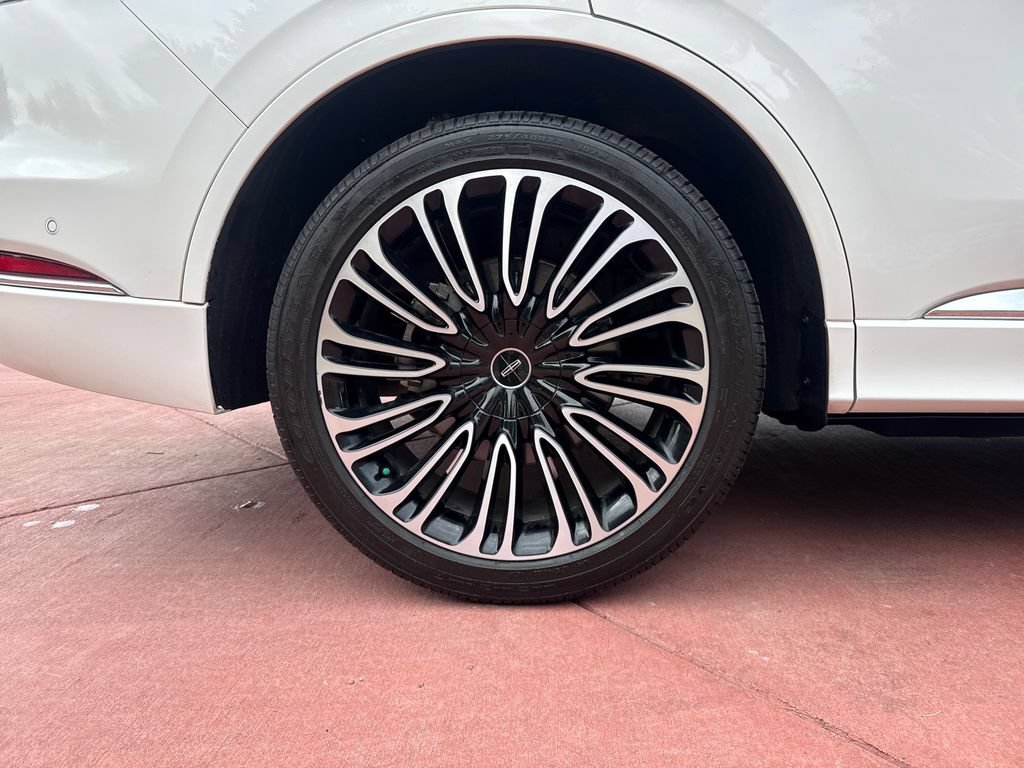 Certified 2023 Lincoln Aviator Black Label w/ Dynamic Handling Package AWD/4WD image 36
