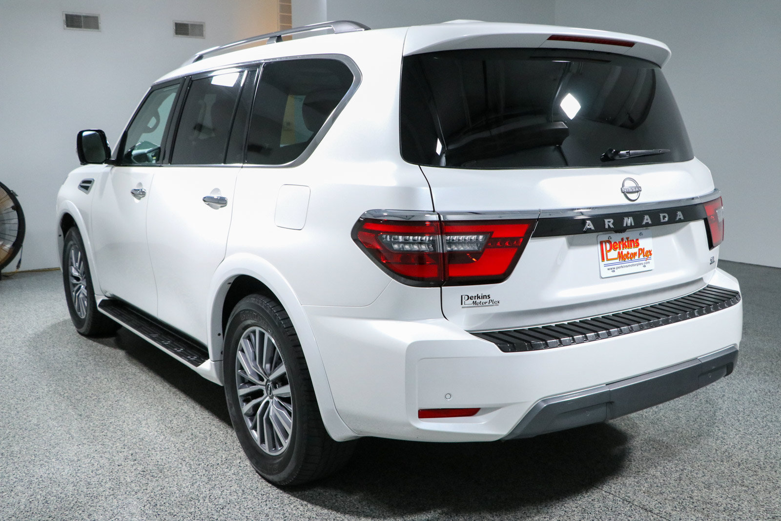Used 2023 Nissan Armada SL w/ Captain's Chairs Package RWD image 9