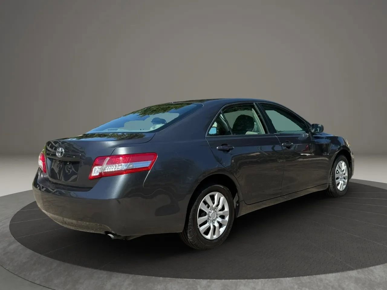 Used 2011 Toyota Camry LE image 5
