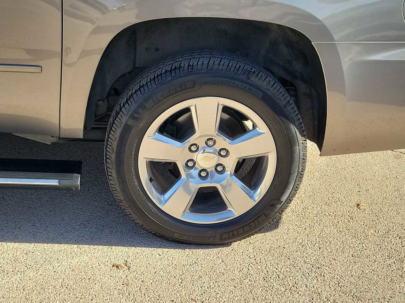 Used 2017 Chevrolet Suburban Premier image 8