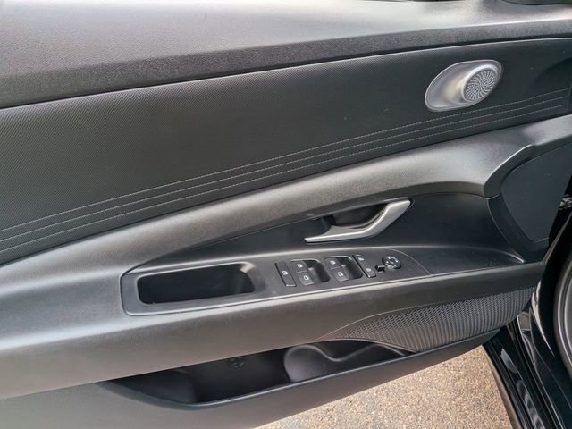 Used 2023 Hyundai Elantra SEL image 8