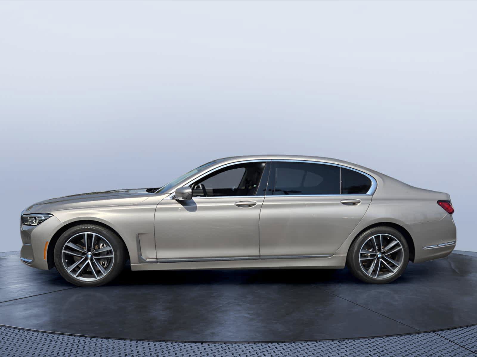Used 2022 BMW 750i xDrive AWD/4WD image 3
