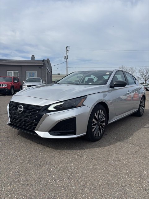 Used 2024 Nissan Altima 2.5 SV image 3