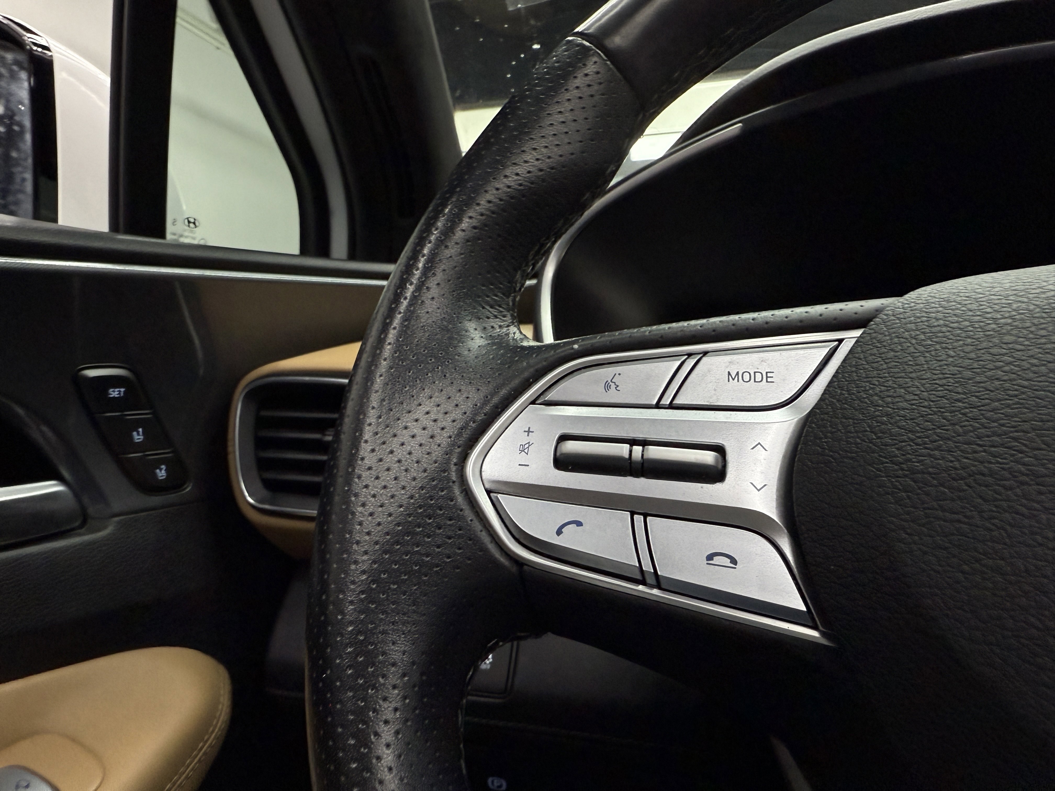 Used 2021 Hyundai Santa Fe Calligraphy image 18