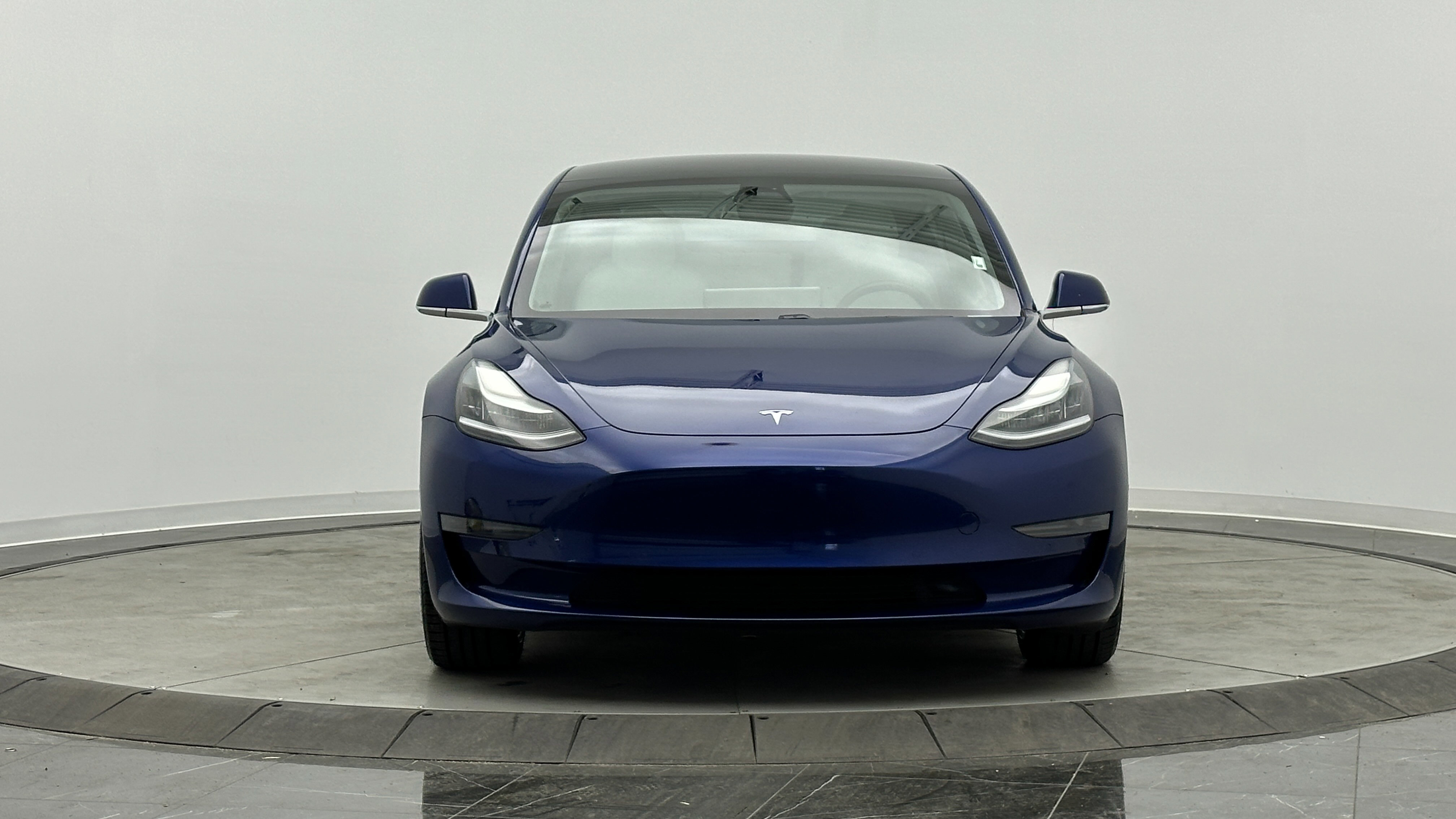 Used 2020 Tesla Model 3 Standard Range Plus image 2