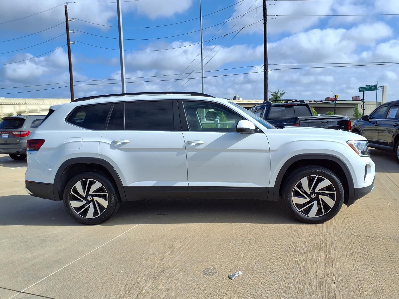 Used 2025 Volkswagen Atlas SE FWD image 8