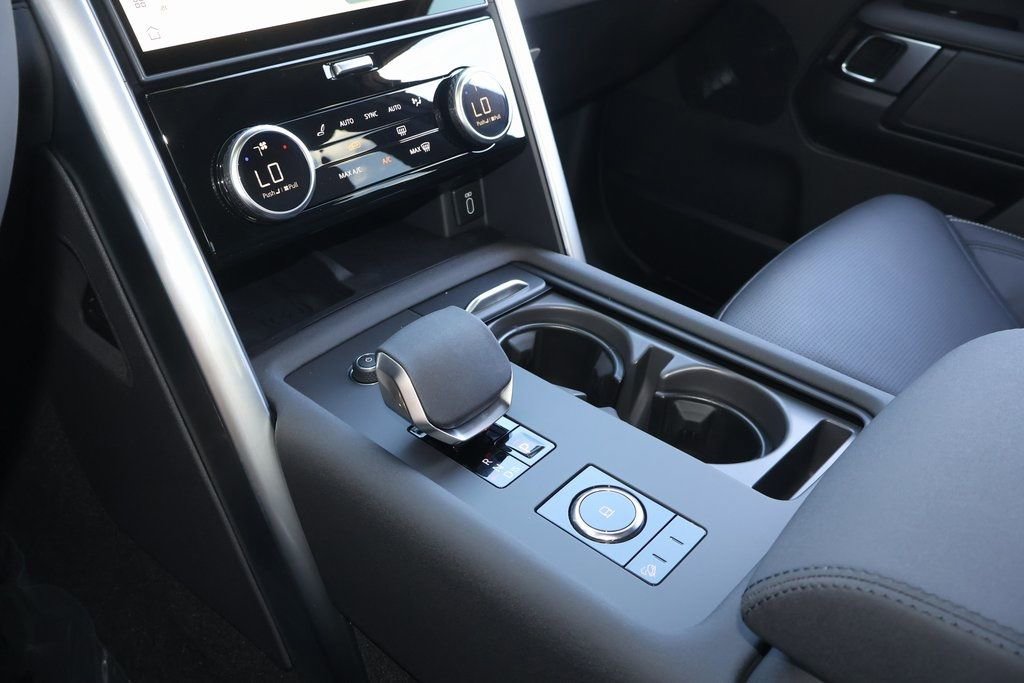 New 2026 Land Rover Discovery S AWD/4WD image 27