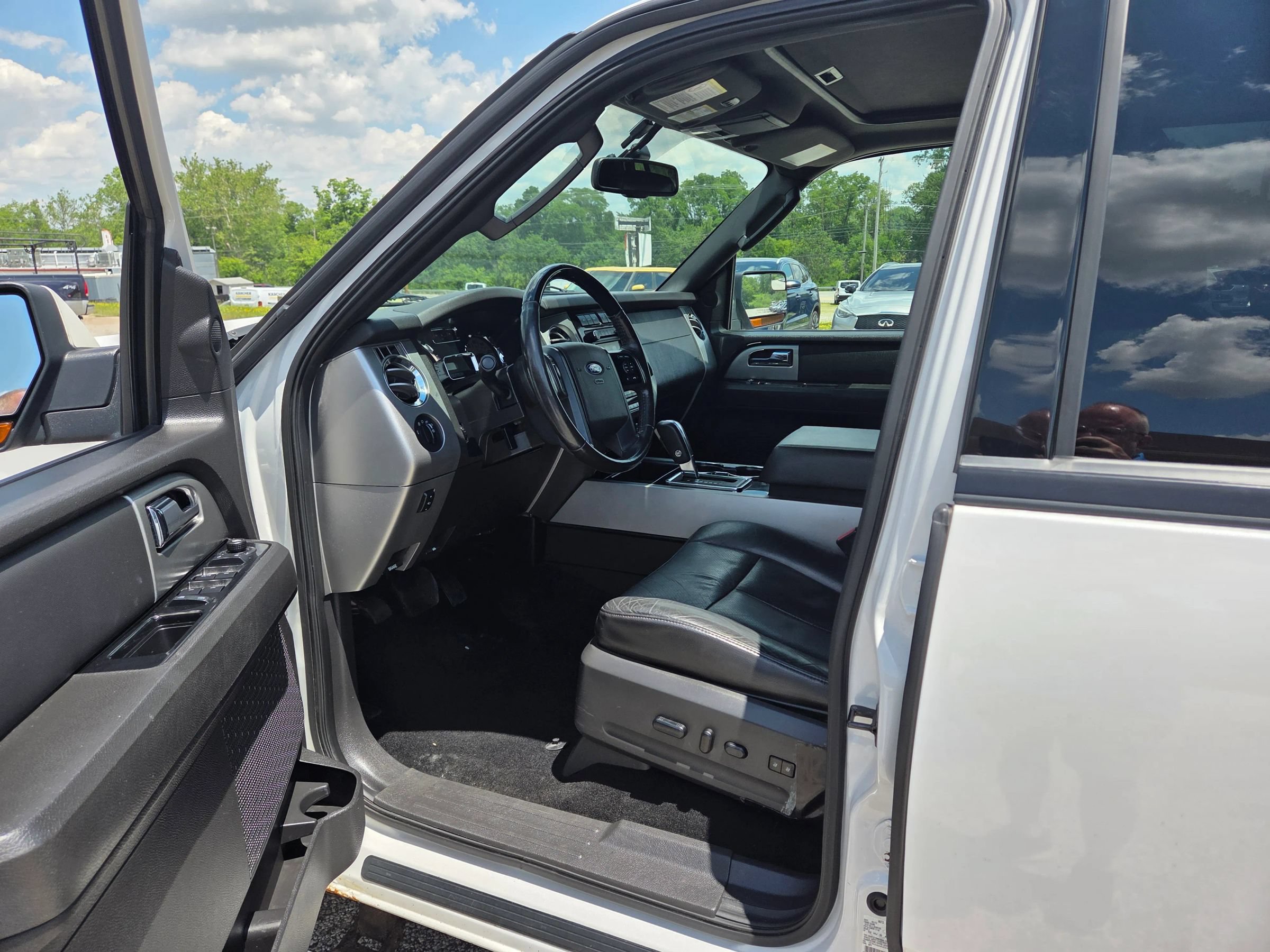 Used 2013 Ford Expedition Limited AWD/4WD image 11