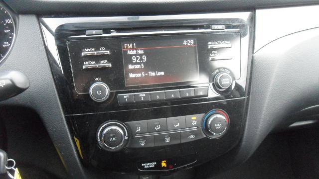 Used 2015 Nissan Rogue S image 27