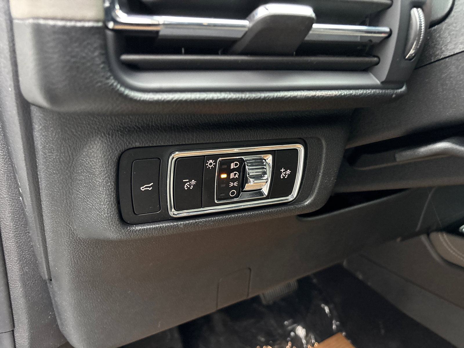 New 2026 Lincoln Corsair Premiere image 14