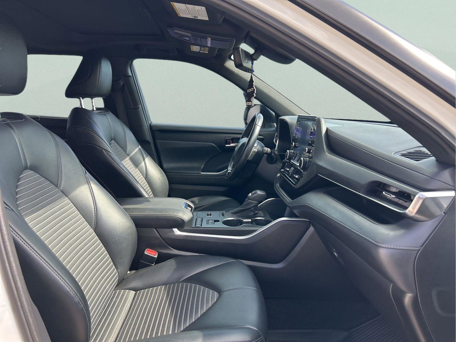 Used 2021 Toyota Highlander XSE image 13