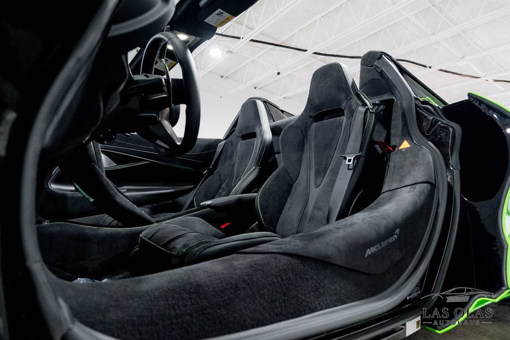 Used 2026 McLaren 750S Spider RWD image 36