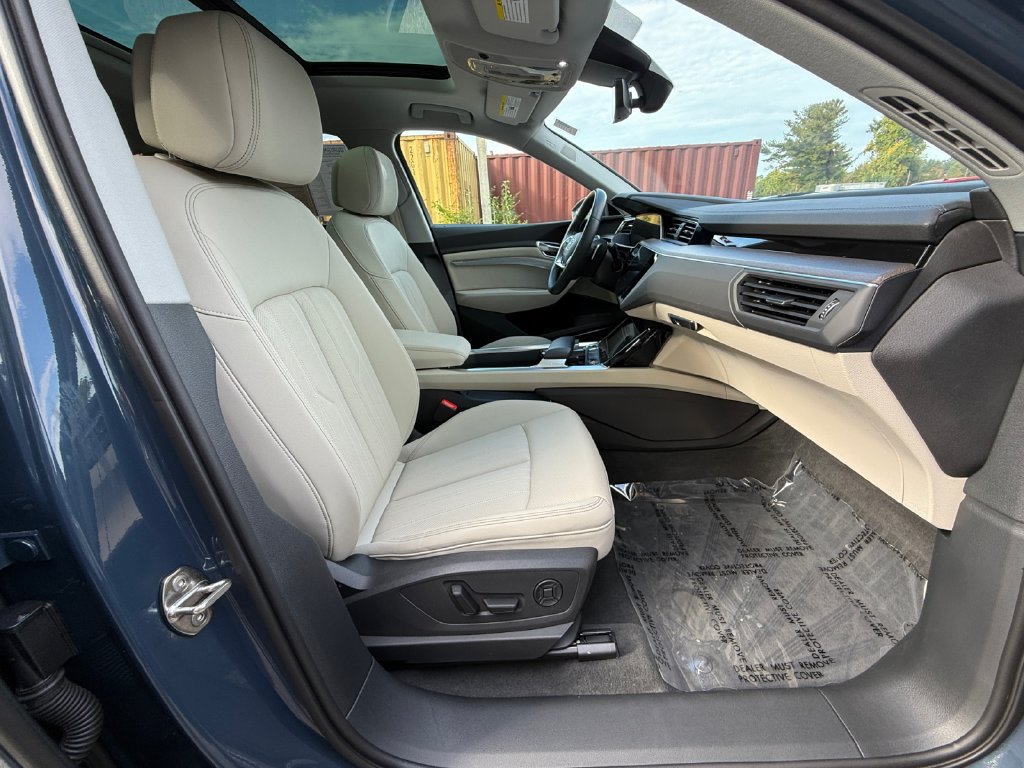 Used 2024 Audi Q8 e-tron Premium Plus w/ Premium Plus Package AWD/4WD image 27