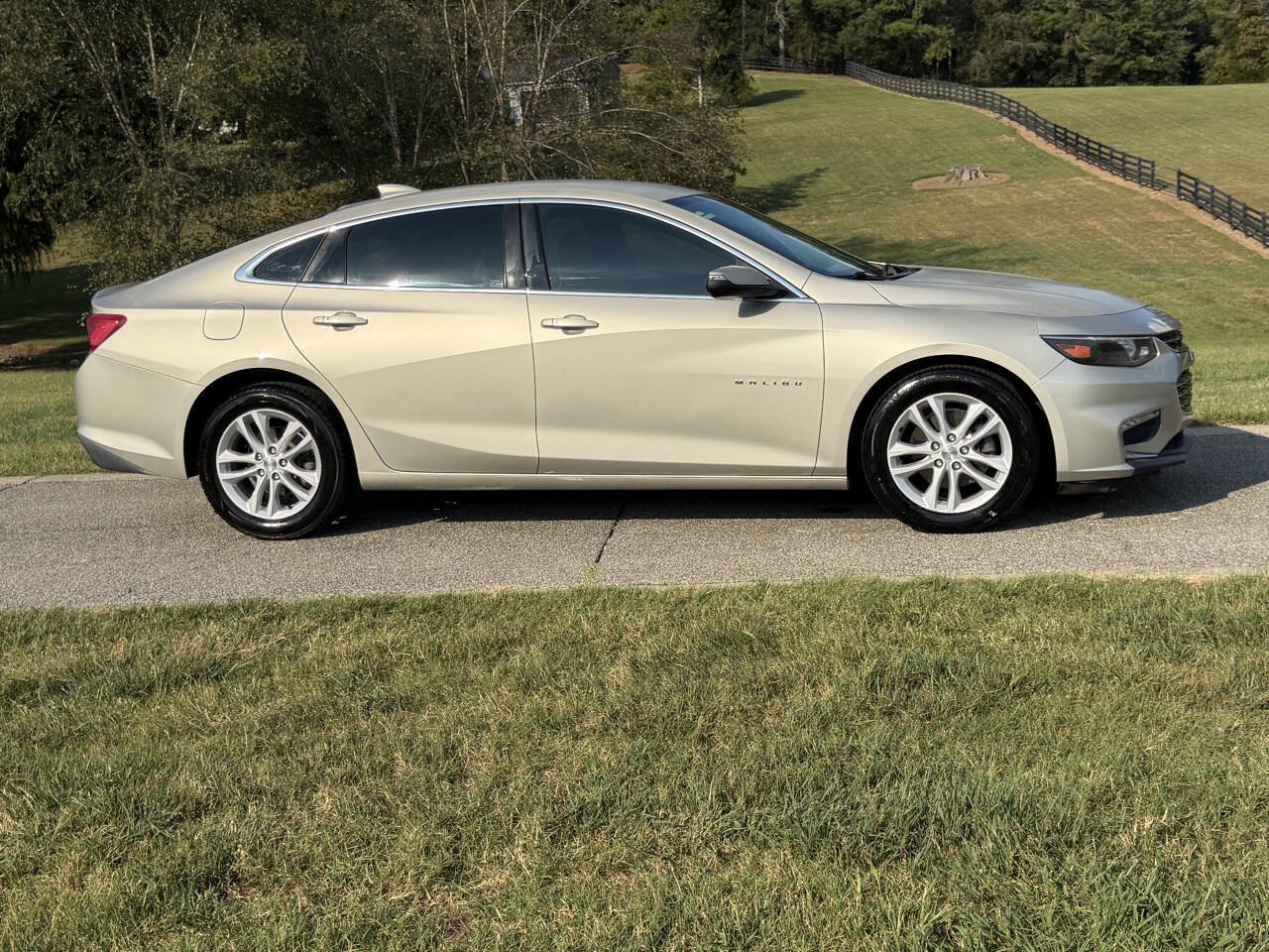 Used 2016 Chevrolet Malibu LT w/ Leather Package FWD image 23