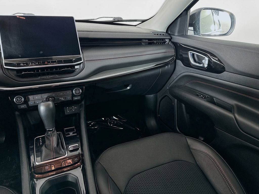 Used 2022 Jeep Compass Trailhawk image 30