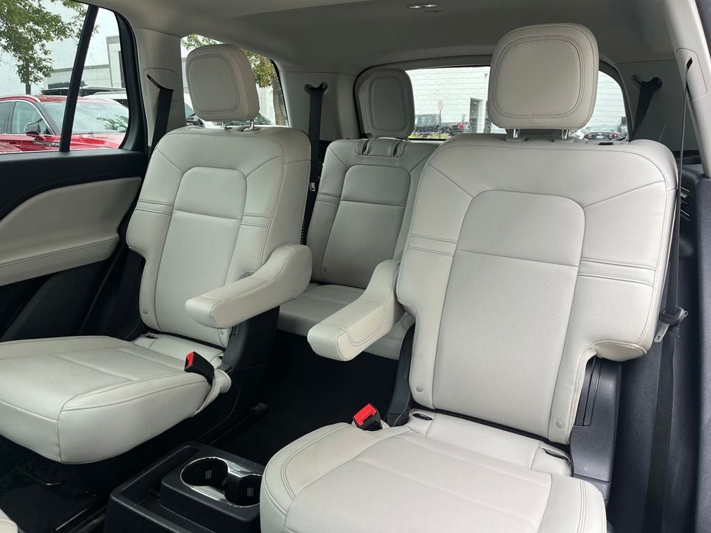 Certified 2025 Lincoln Aviator AWD image 9
