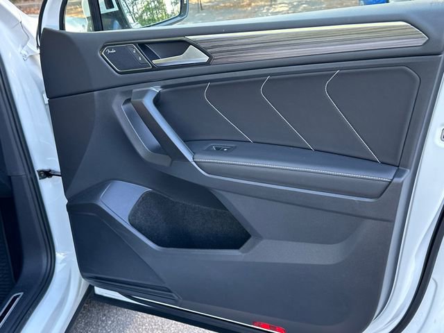 Used 2023 Volkswagen Tiguan SEL R-Line image 29