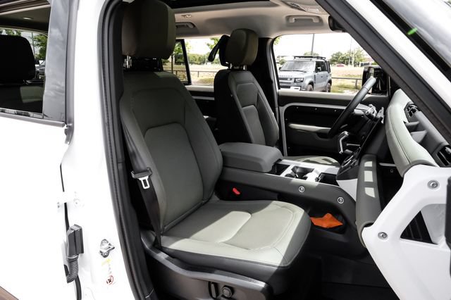 New 2026 Land Rover Defender 110 S AWD/4WD image 44