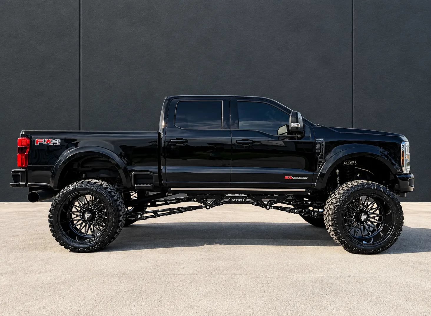 Used 2025 Ford F250 Platinum AWD/4WD image 2