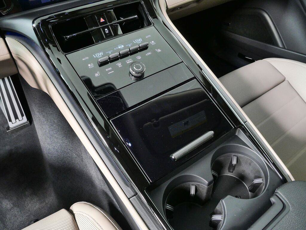 New 2026 Porsche Panamera 4 AWD/4WD image 18