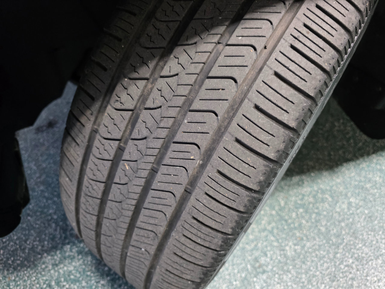 Used 2014 Volkswagen Touareg TDI image 13