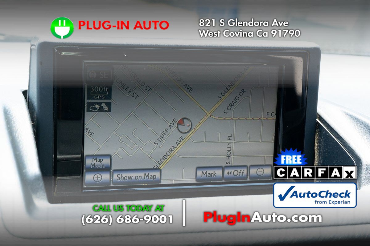 Used 2013 Lexus CT 200h w/ Leather Pkg FWD image 2