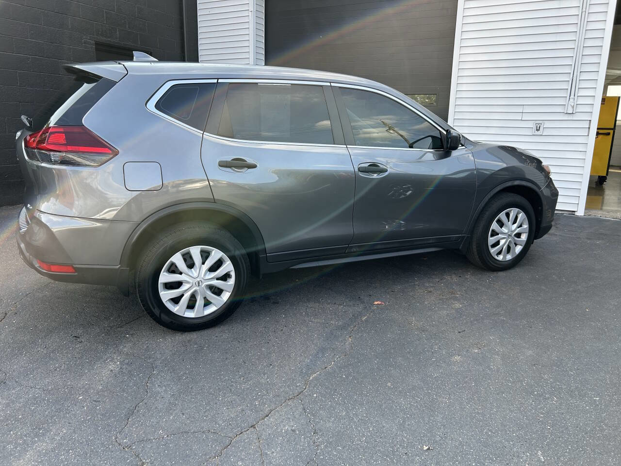 Used 2018 Nissan Rogue S image 7