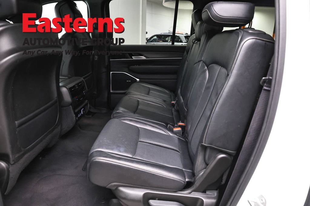 Used 2024 Jeep Wagoneer L Series II RWD image 23
