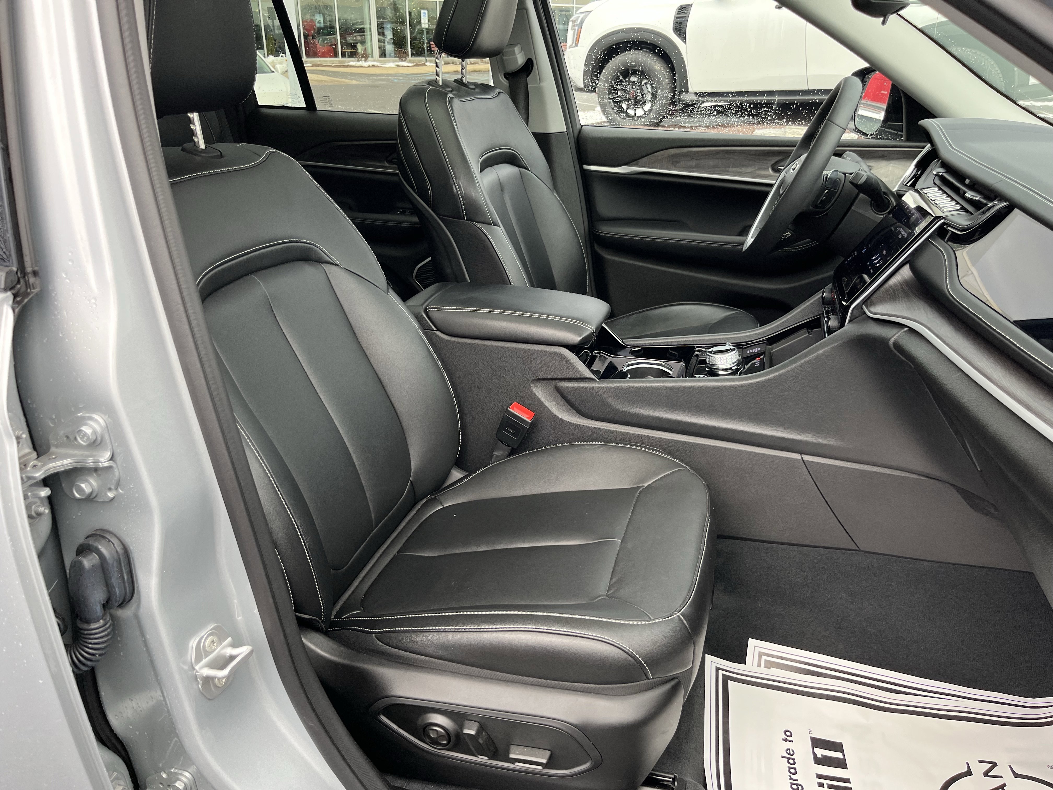 Used 2022 Jeep Grand Cherokee Limited 4xe image 3