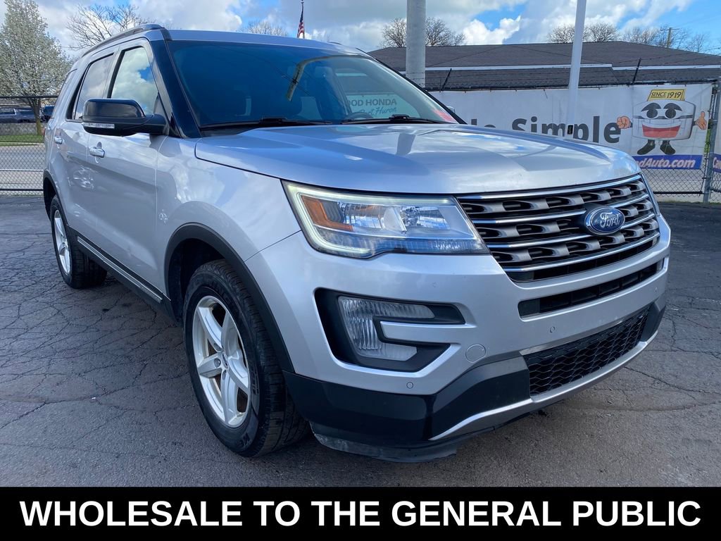 Used 2017 Ford Explorer XLT w/ Equipment Group 202A AWD/4WD image 1