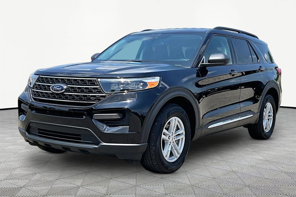Certified 2024 Ford Explorer XLT AWD/4WD image 1