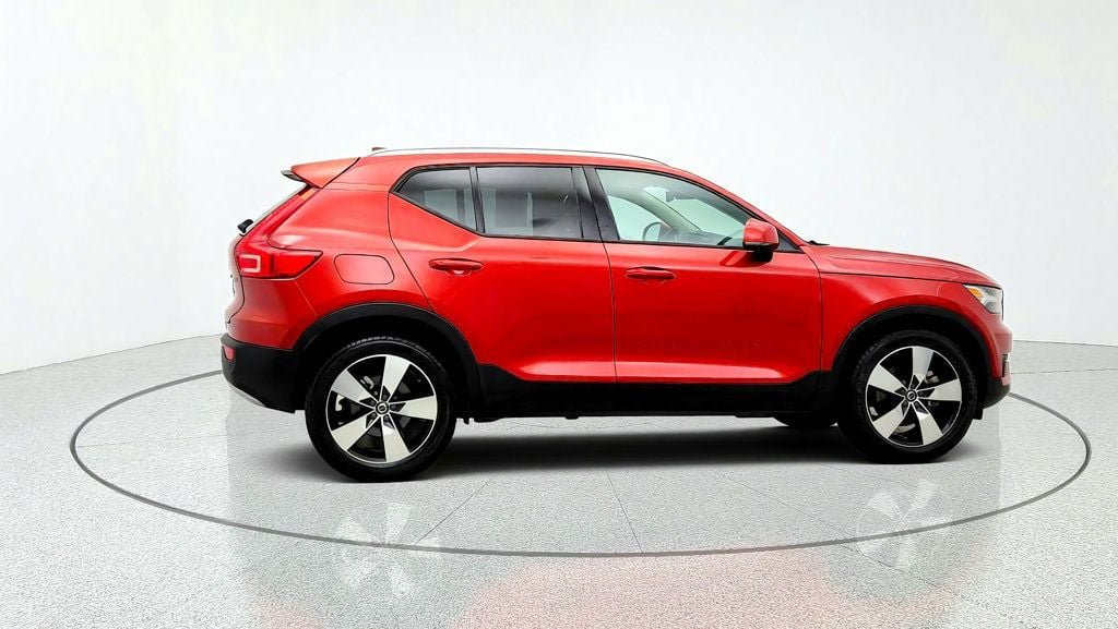 Used 2021 Volvo XC40 T5 Momentum w/ Premium Package AWD/4WD image 4