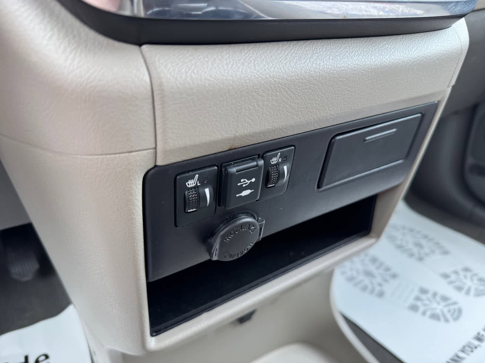 Used 2019 Toyota Sienna XLE w/ XLE Navigation Package FWD image 5