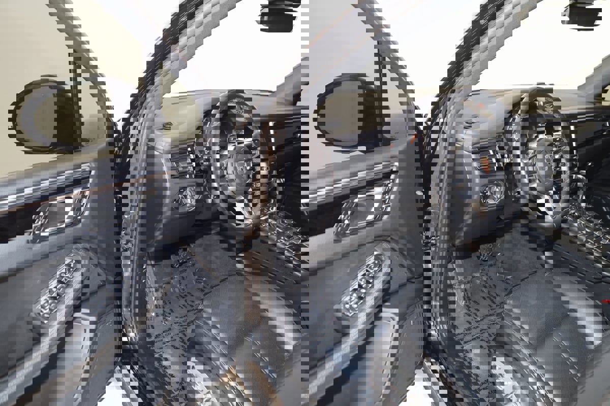 Used 2020 Porsche Macan image 52