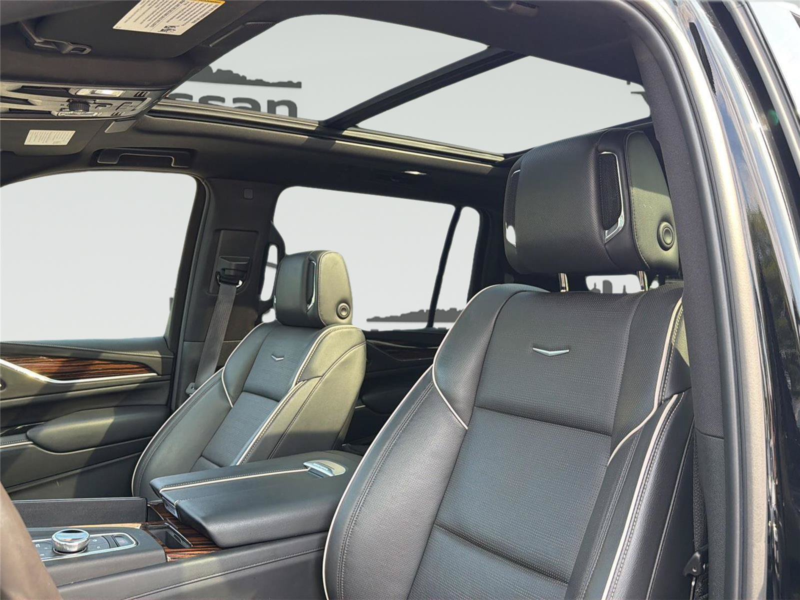 Used 2023 Cadillac Escalade ESV Premium Luxury AWD/4WD image 17
