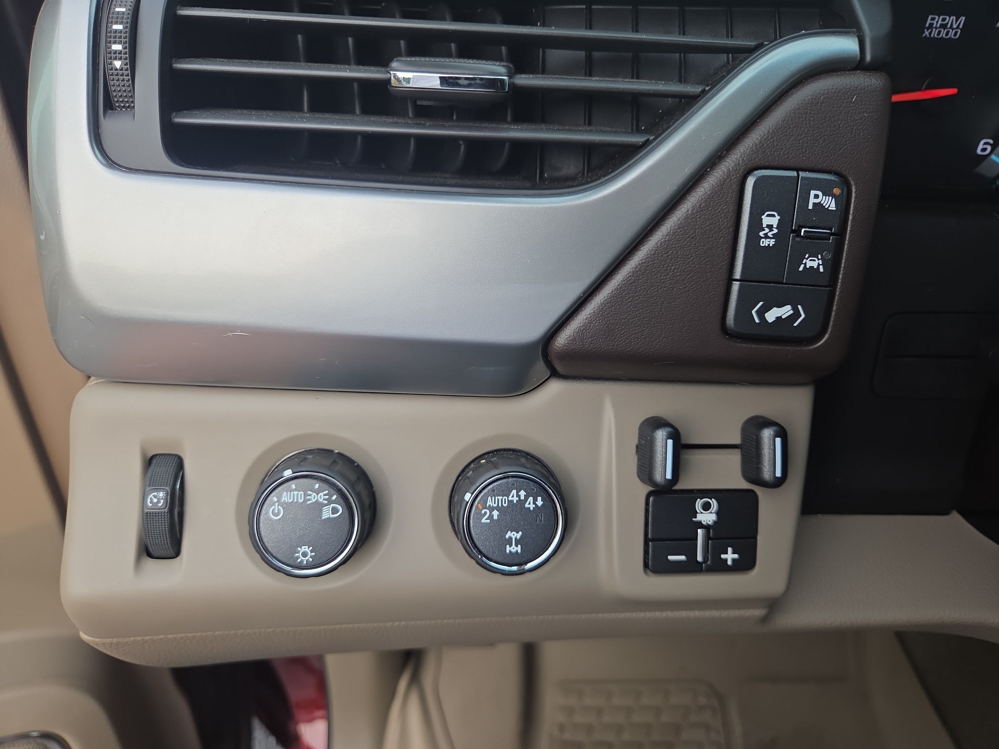 Used 2018 Chevrolet Tahoe LT w/ Max Trailering Package AWD/4WD image 26