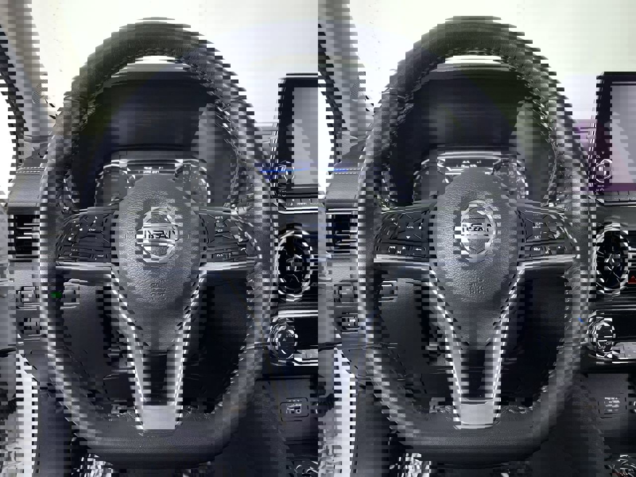 Used 2020 Nissan Sentra SV image 13