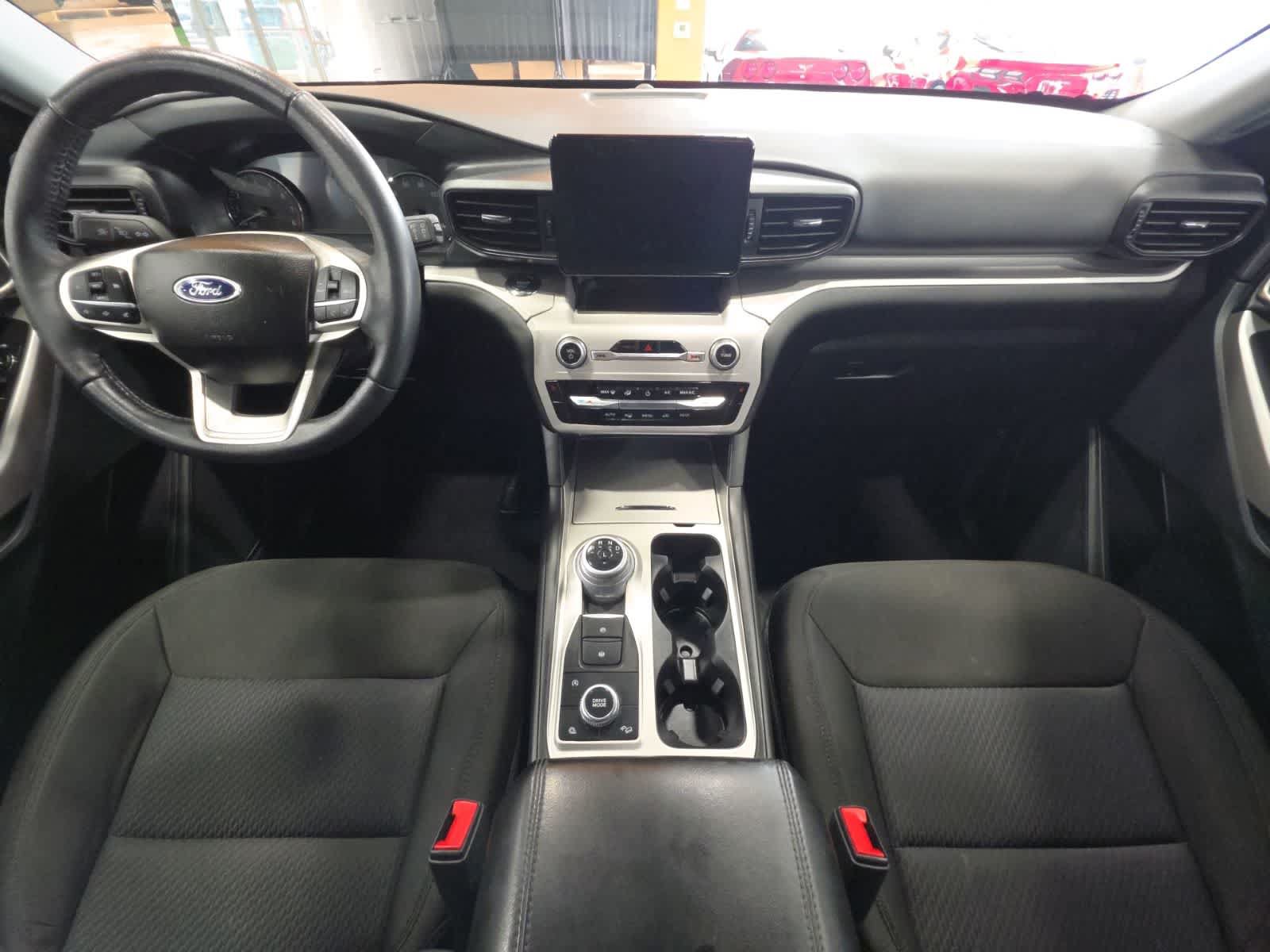 Used 2023 Ford Explorer XLT AWD/4WD image 27