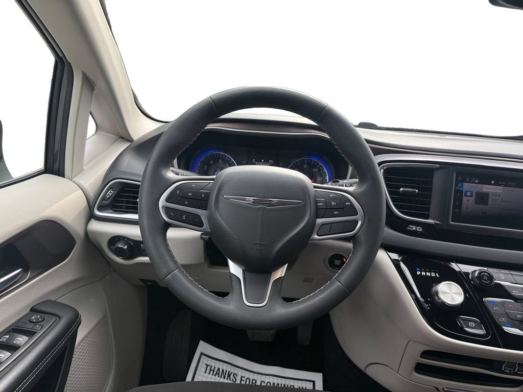 Used 2023 Chrysler Voyager LX FWD image 12