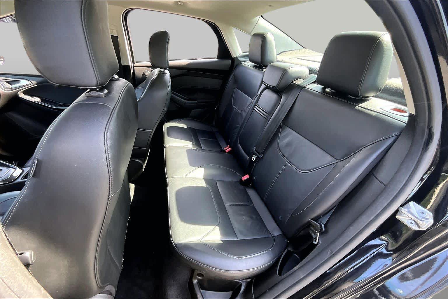 Used 2016 Ford Focus Titanium FWD image 20