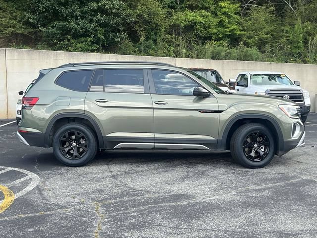 Used 2024 Volkswagen Atlas Peak Edition SE AWD/4WD image 2