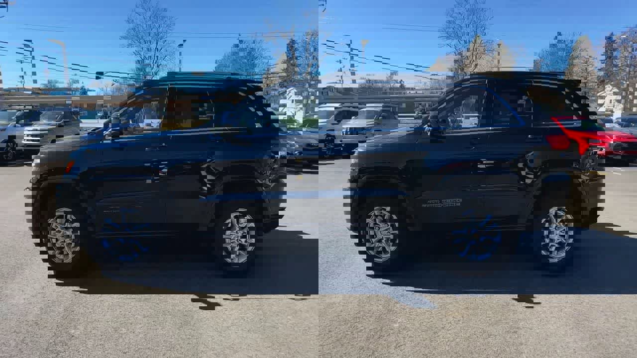 Used 2018 Jeep Grand Cherokee Laredo image 5