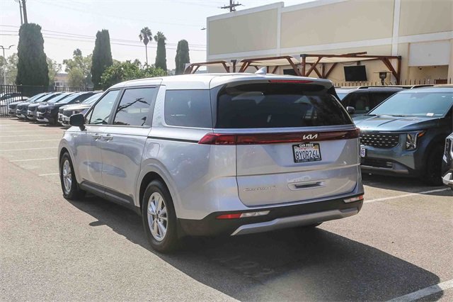 Certified 2022 Kia Carnival LX image 8