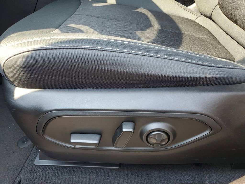Used 2023 Jeep Grand Cherokee L Laredo image 6