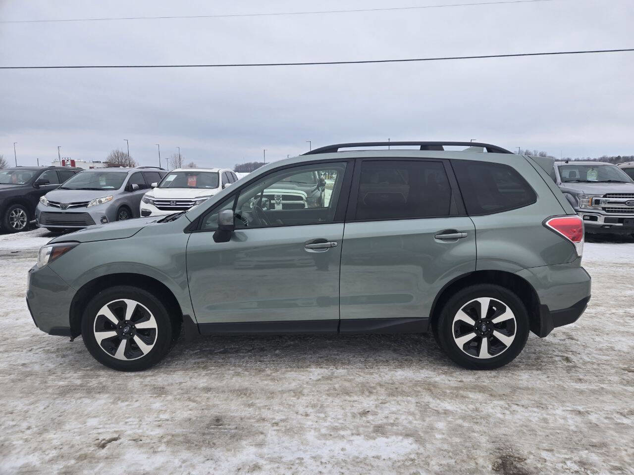 Used 2017 Subaru Forester 2.5i Premium w/ All-Weather Package image 4