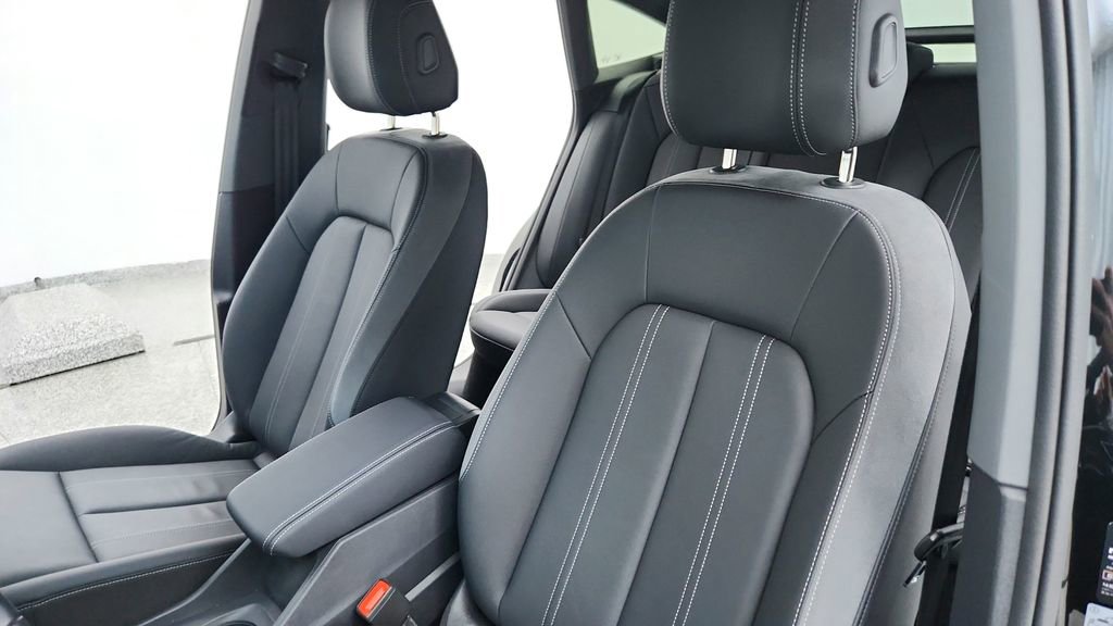 Used 2024 Audi Q4 e-tron Premium w/ Convenience Package image 21