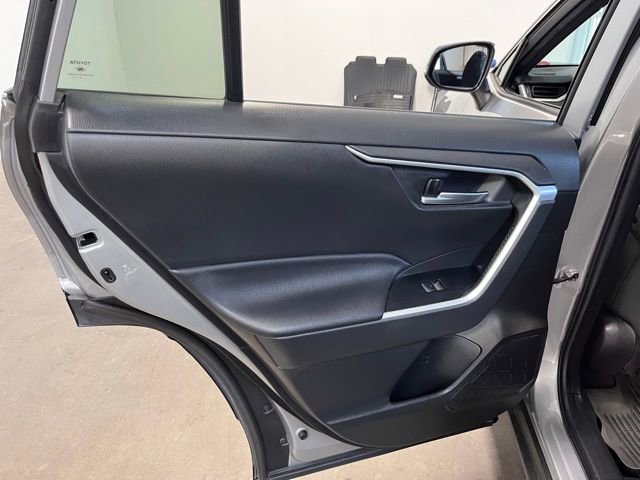 Used 2022 Toyota RAV4 SE w/ Convenience Package image 19